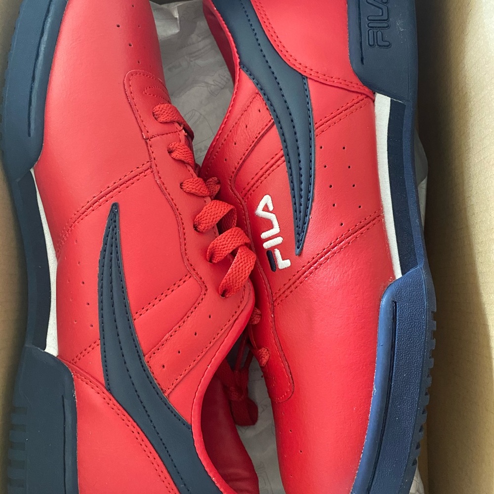 Red Low Top FILA Sneakers. Men’s 9/Ladies 11